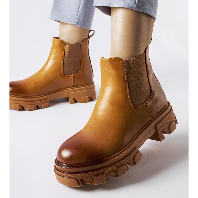 Ruskeat massiiviset nilkkurit Castellilta 1