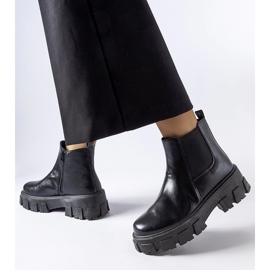 Mustat massiiviset Petronion nilkkurit 1