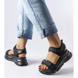 Mustat urheilusandaalit Tampa-alustalla 1