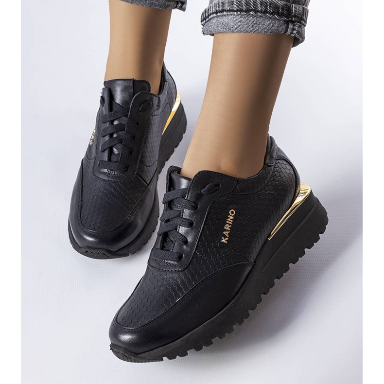 Karinon mustat nahkalenkkarit 1