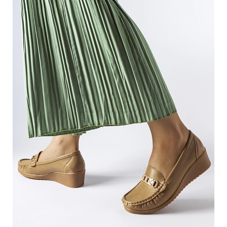 Lerinon ruskeat kiilasolki-mokkasiinit beige 1