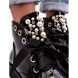 Lakatut koristellut nilkkurit, musta Sirdre 1