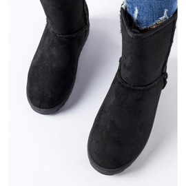 Egede mustat eristetyt lumisaappaat 1