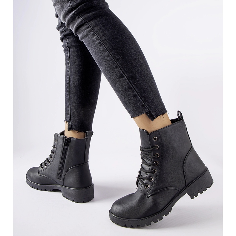 Inna Mustat klassiset eristetyt Rosing-saappaat 1