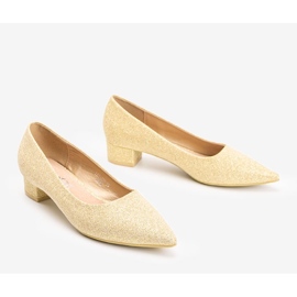 Kultaiset pumput Kennedyn matalalla pylväällä kultainen 1