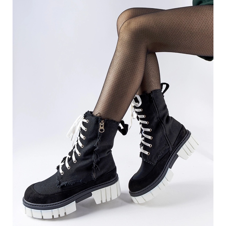 Mustat eristetyt Crispiero-saappaat 1