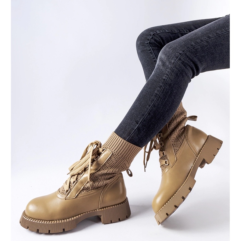 Porticon beigen harjakattoiset sukkasaappaat 1