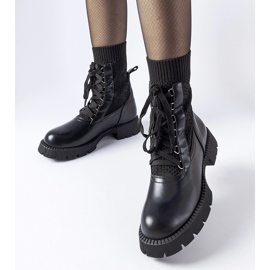 Porticon mustat harjakattoiset lenkkarit 1