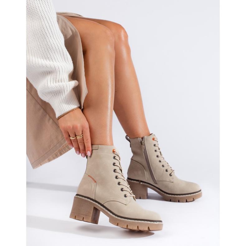 Shelovet-beiget mokkanahkanilkkurit leveällä kantapäällä 1