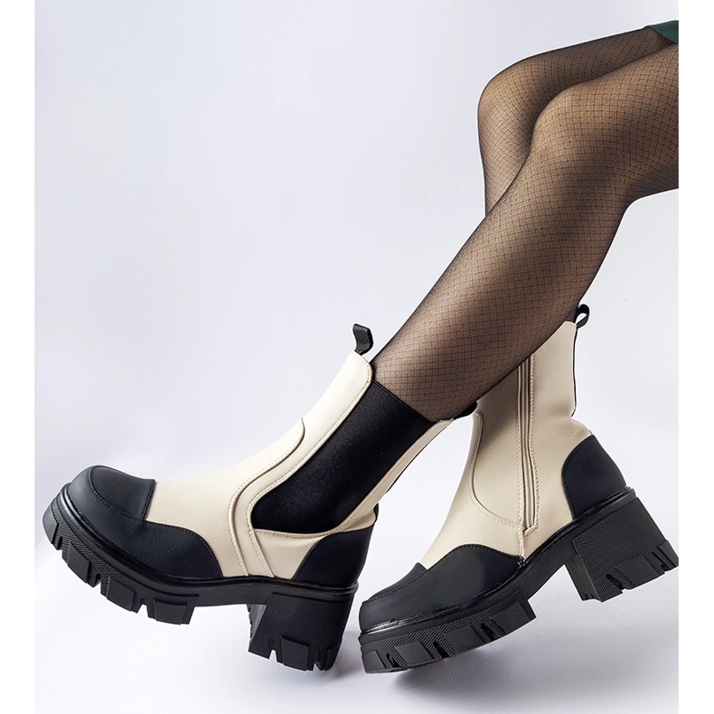 Mafaldan beige-mustat massiiviset nilkkurit 1