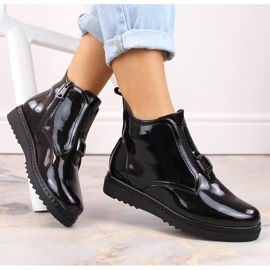 Naisten tasaiset, eristetyt, mustat Vinceza 58148 -patenttisaappaat 1