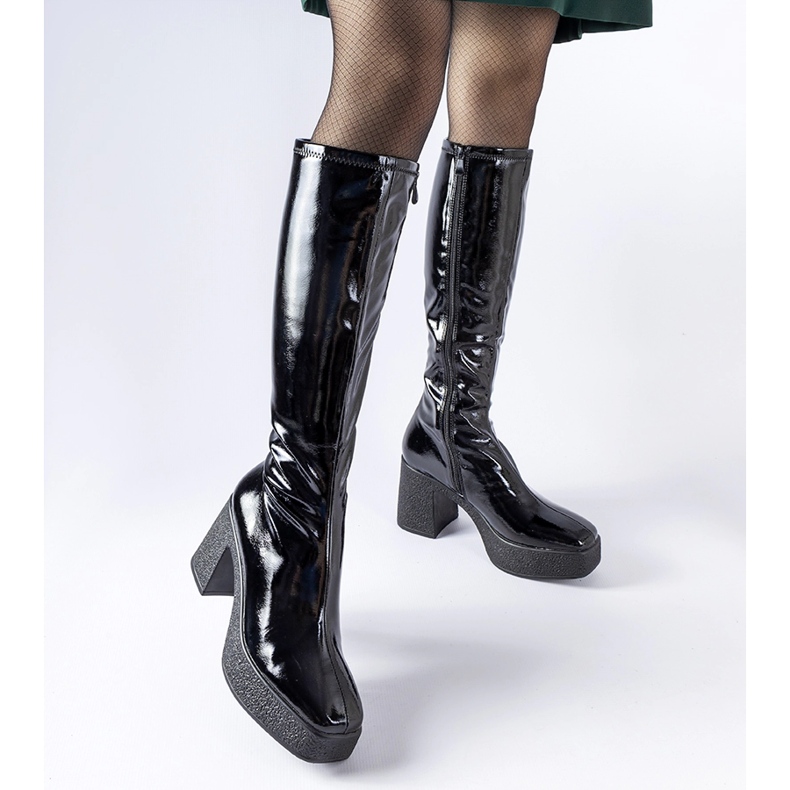 Inna Mustat patentoidut Fecteau-korkokengät 1