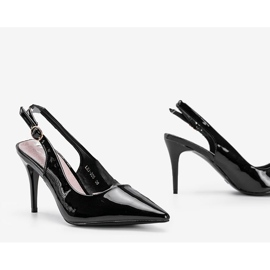 Cindy -vyöllä lakatut mustat pumput 1