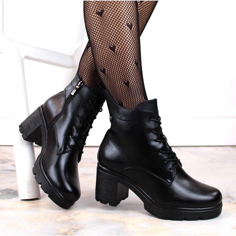 Eristetyt nilkkurit ja alusta Potocki W WOL188 musta 1