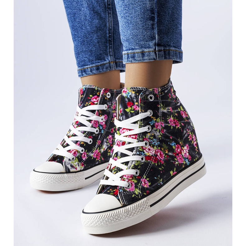 BM Fouquetin mustat kukkaiset kiilalenkkarit 1