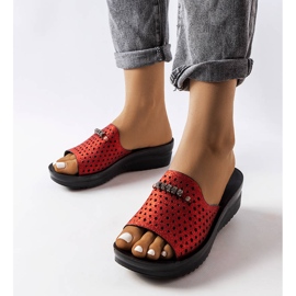 Inna Liisan punaiset kiiltävät kiila sandaalit musta 1