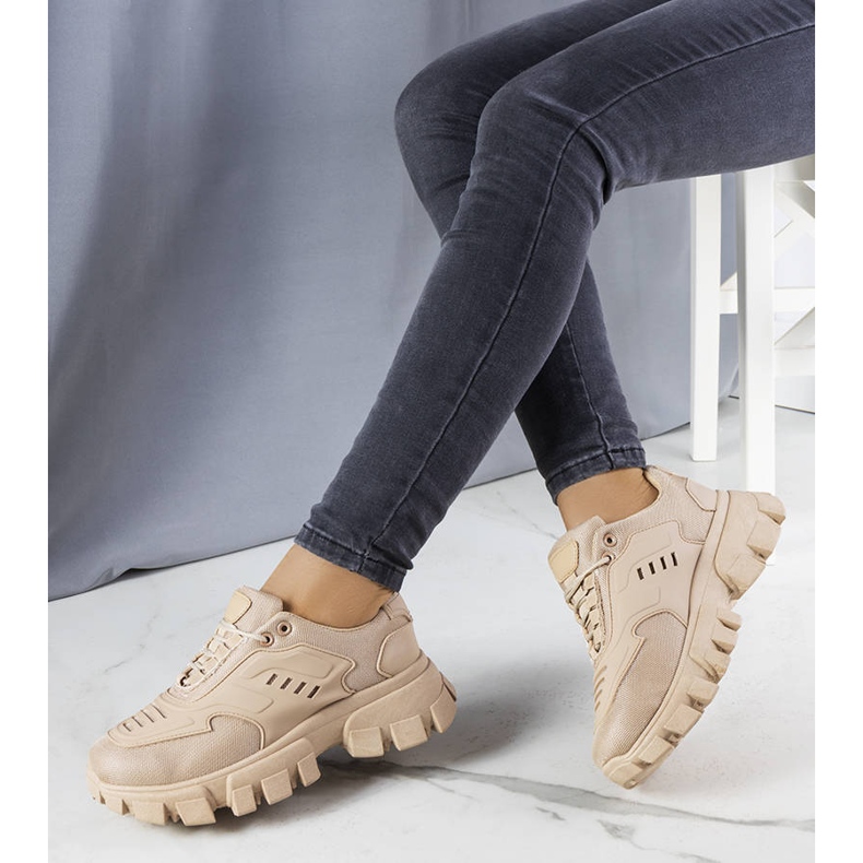 Inezin ruskeat tennarit massiivisella pohjalla 1