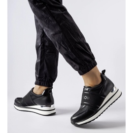 Mustat tennarit hopeisella Andre-koristeella 1