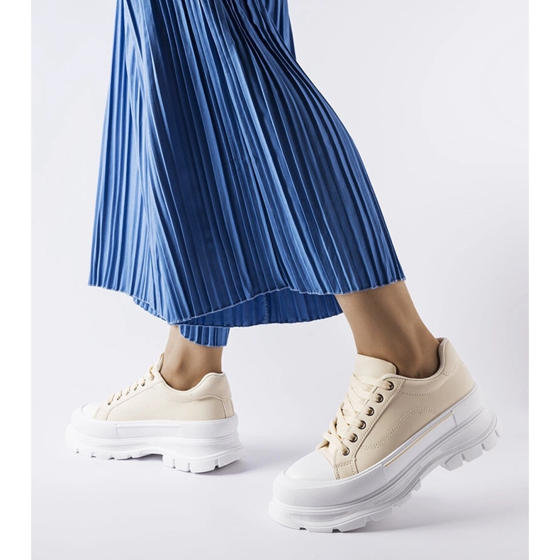 Beiget korkeatasoiset lenkkarit Karilta 1