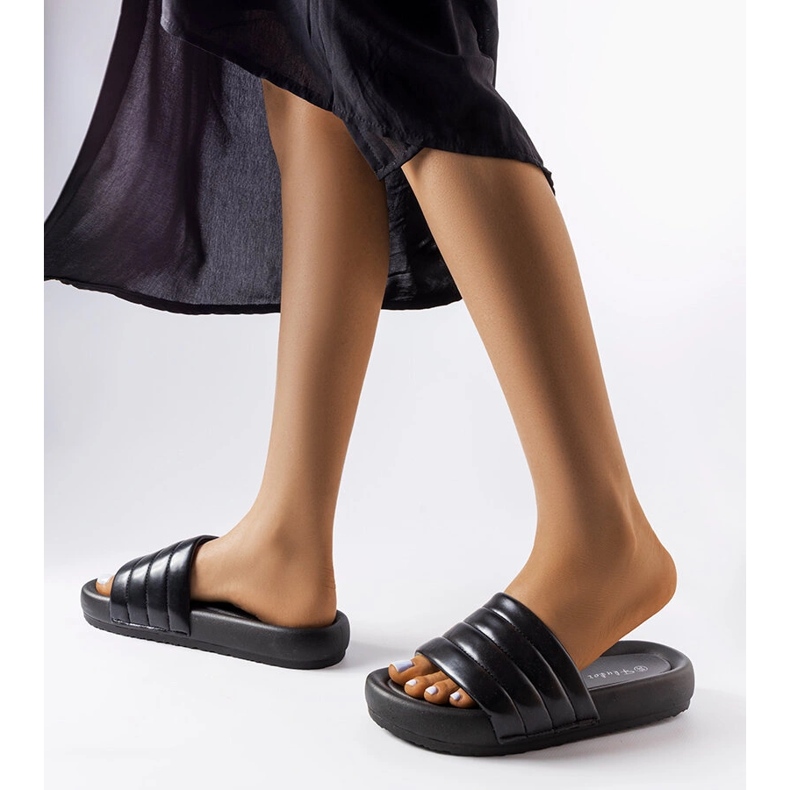 Skillenin mustat rennot liukumäet 1