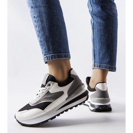 Inna Doironsin mustavalkoiset alustalenkkarit 1