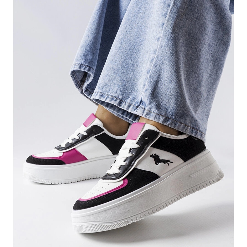 Gidlen mustat ja vaaleanpunaiset alustalenkkarit 1