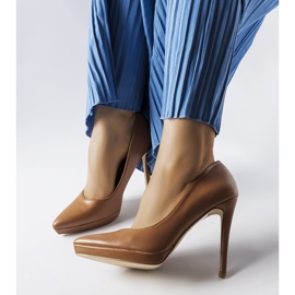 Kristinin ruskeat klassiset korkokengät 1