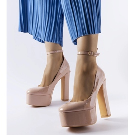 Beiget patentoidut korkeakorkoiset pumput Collelta 1