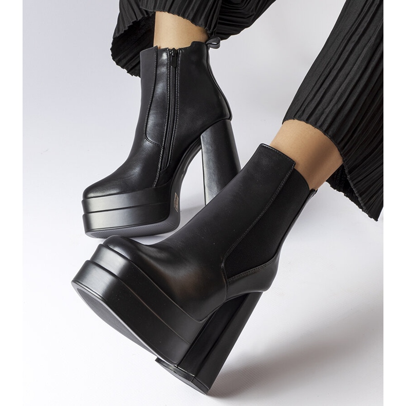 Inna Copertino mustat korkokengät 1