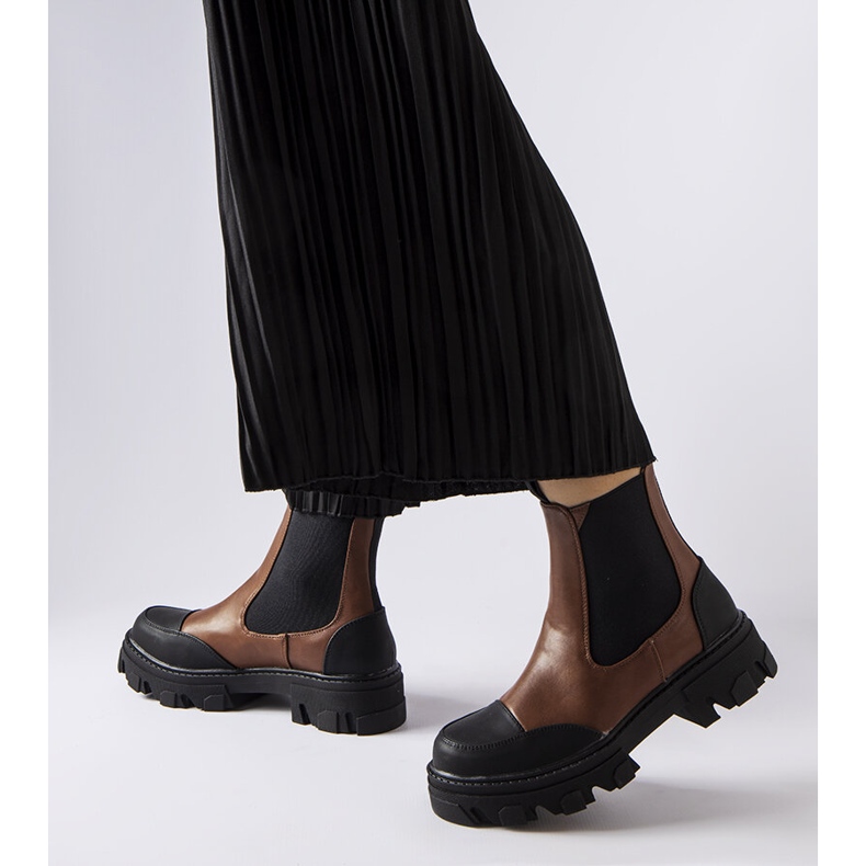 Sibylan ruskeat slip-on saappaat 1