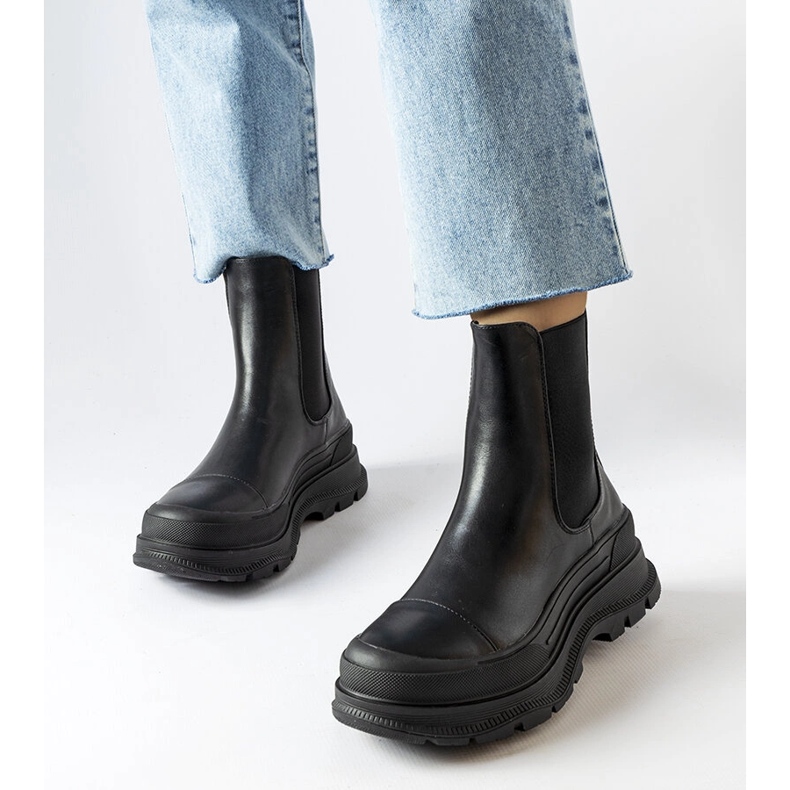 Belluccin mustat alustasaappaat 1