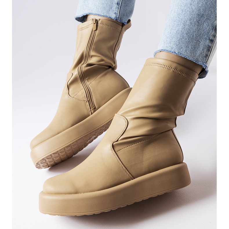 Valpantenan beigenväriset alustasaappaat 1