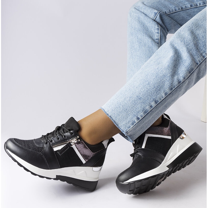 Inna Deodatan mustat kiilalenkkarit 1