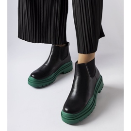 Mustat nilkkurit värikkäällä Marinone-alustalla 1