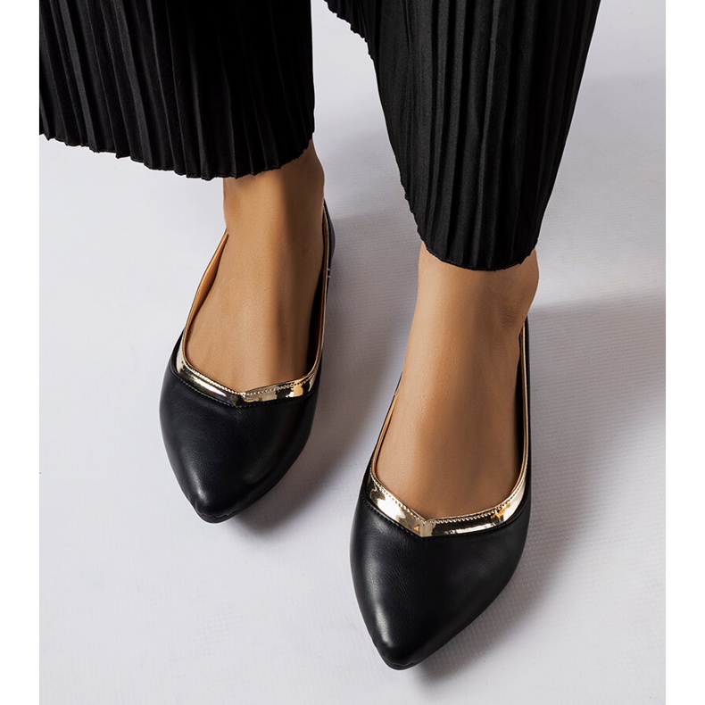 Vittorion mustat teräväkärkiset balettiasut 1