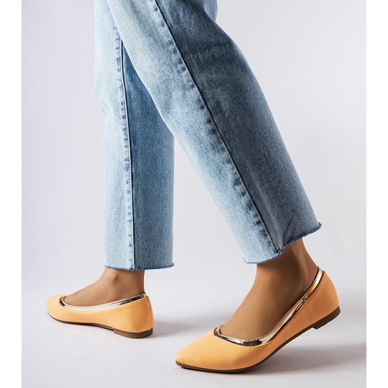 Vittorion oranssit teräväkärkiset ballerinat 1