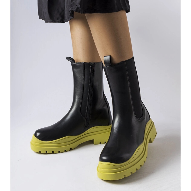 Delebio mustat saappaat värillisellä pohjalla 1