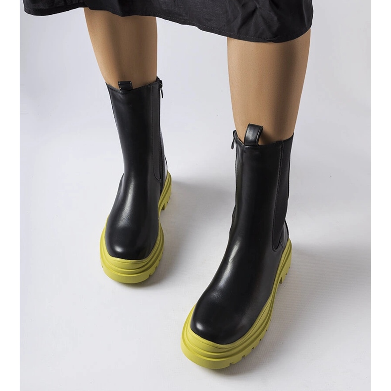 Delebio mustat saappaat värillisellä pohjalla 2