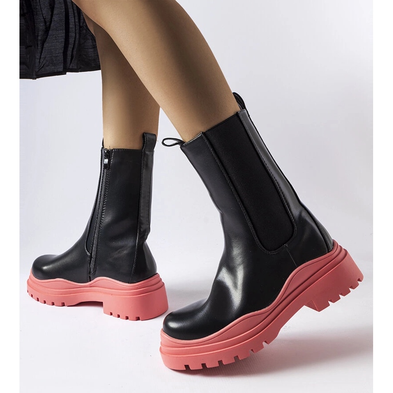 Delebio mustat saappaat värillisellä pohjalla 1