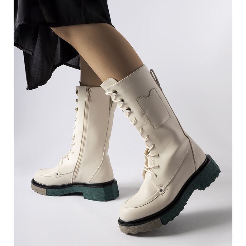 Nebidan beigenväriset korkeat saappaat 1