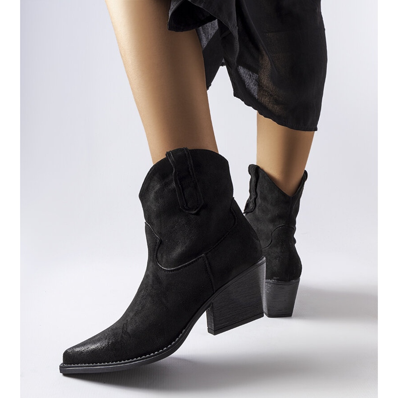 Christin mustat cowboysaappaat 1