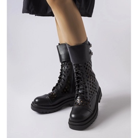 Mustat harjakattoiset Amarante-työläiset 1