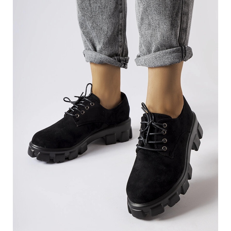 Cloutierin mustat flat kengät 1