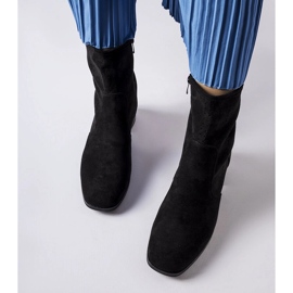 Cavallon mustat nilkkurit, joissa rei'itetty päällinen 1