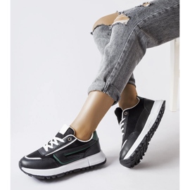 Inna Mustat tennarit, joissa vihreä aksentti Tod 1