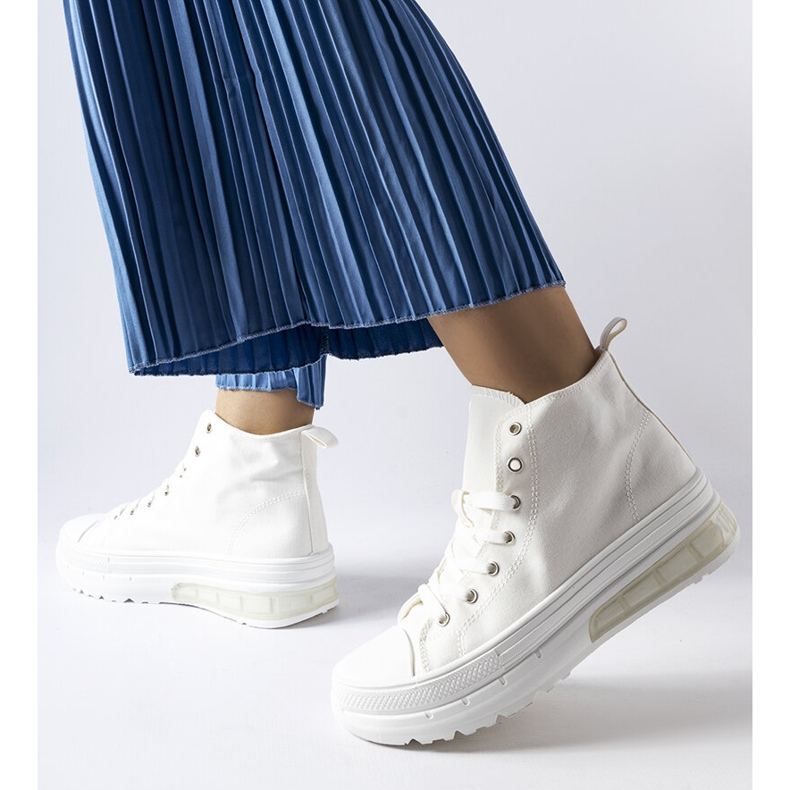 Inna Quietin valkoiset lenkkarit valkoinen 1