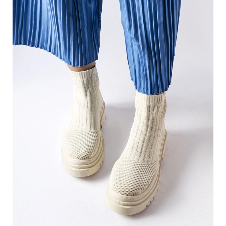 Merkitsevät beigenväriset korkeat lenkkarit 1