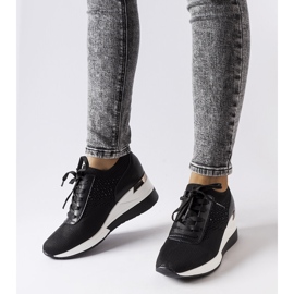 Inna Valan mustat strassikivilenkkarit 1