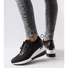 Inna Valan mustat strassikivilenkkarit 2