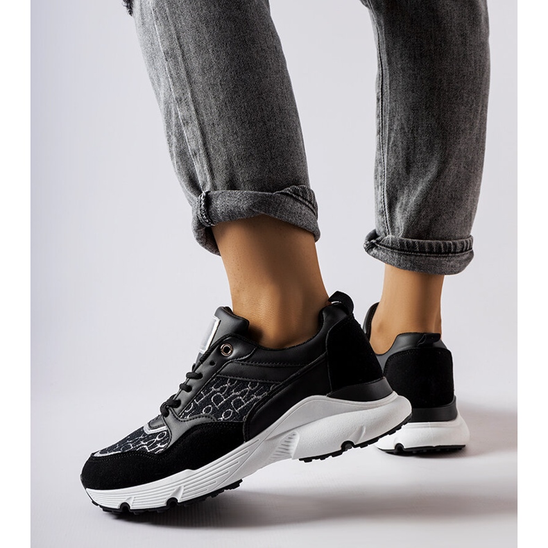 Mustat lenkkarit hopeakoristeella Riosta valkoinen 1